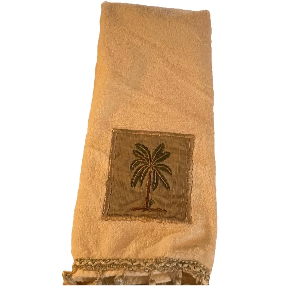 AVANTI BANANA PALM TREES CREAM TROPICAL EMBROIDERED (1) HAND‎ TOWEL TASSELS